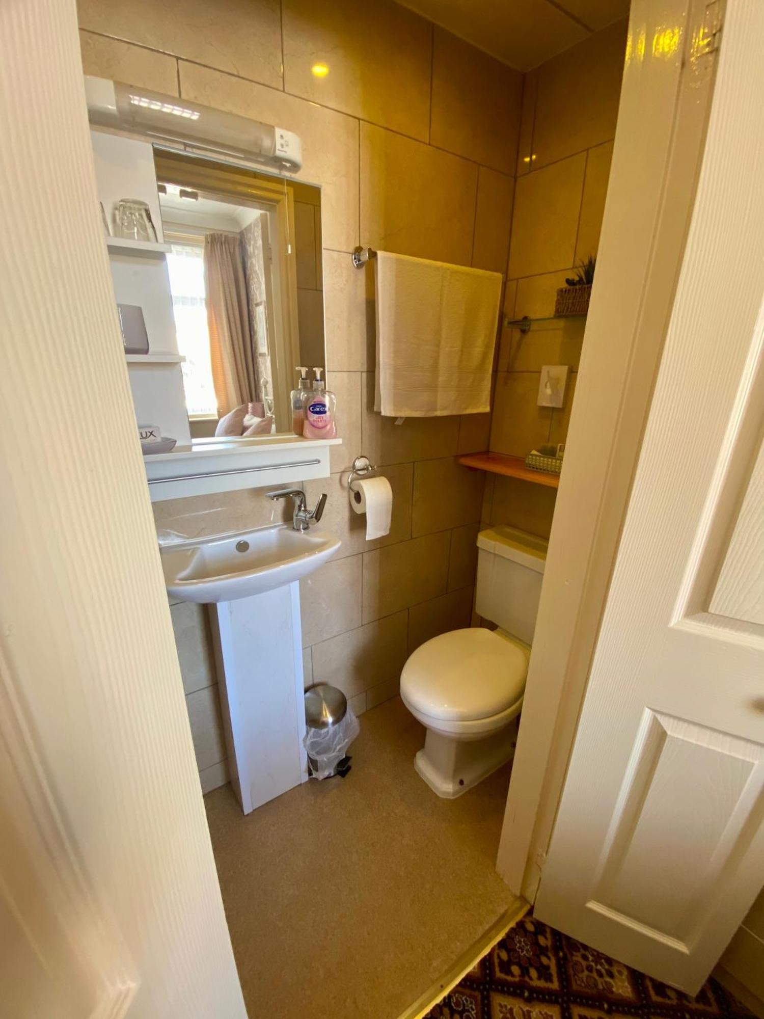 Guest house The Libra - Adults Only With Carpark